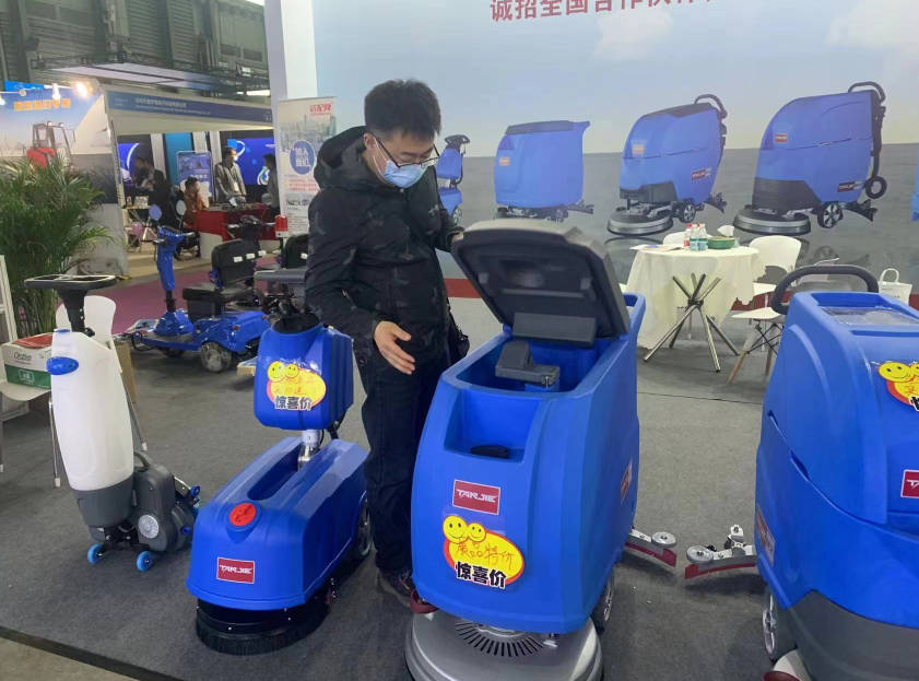 吐鲁番坦洁洗地机公司致力于电动洗地机的生产、销售和服务百家